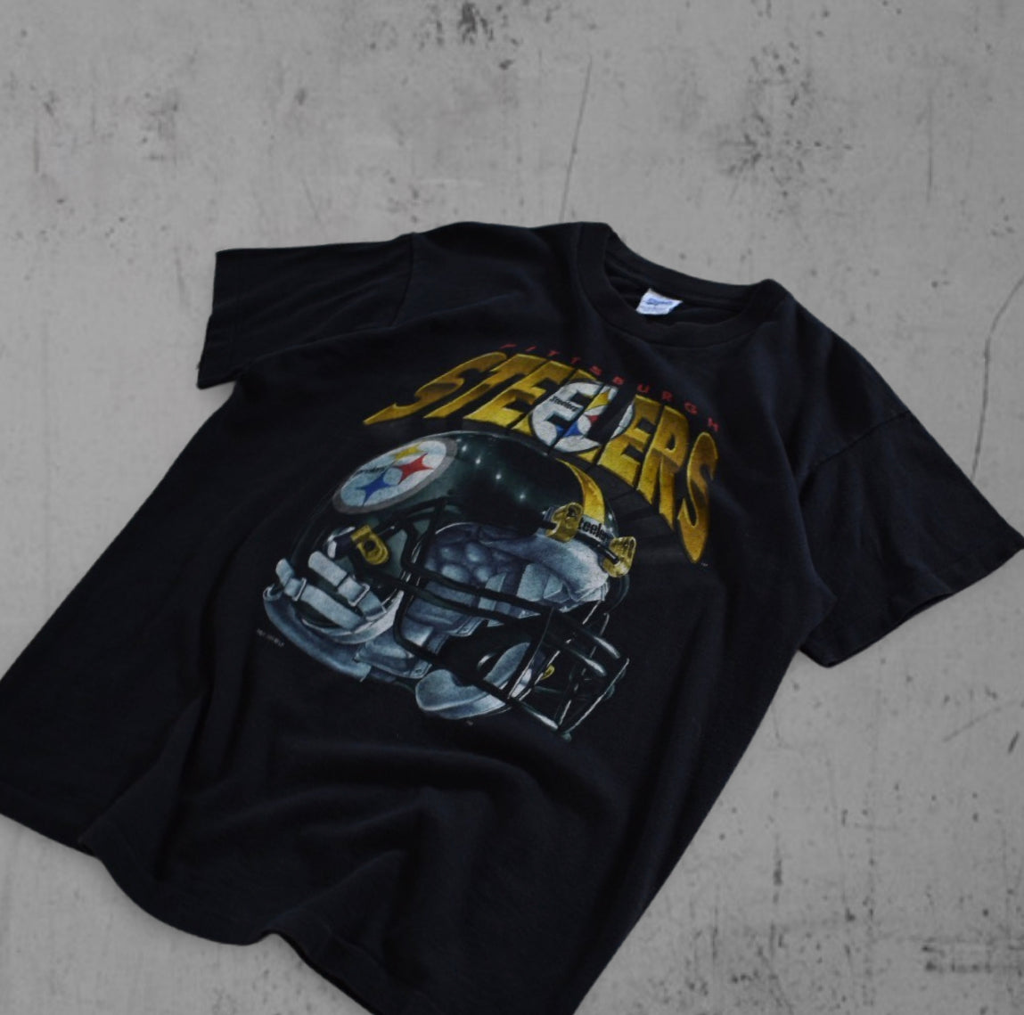 Pittsburg Steelers Helmet Tee (L)