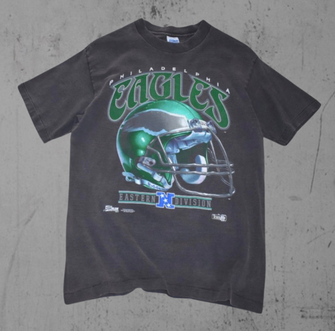 Philadelphia Eagles Helmet Tee (L)